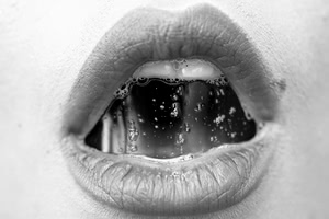 【長生き＝唾液の量】唾液量を増やす口内トレーニング方法